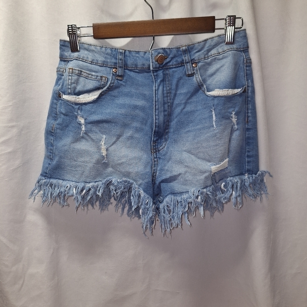No boundaries distressed raw hem jean shorts size 11